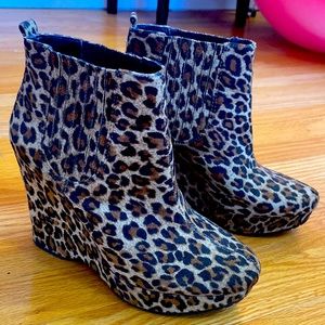 BCBG LEOPARD CLOTH BOOTIES SIZE 8.5, 4.5 INCH HEEL